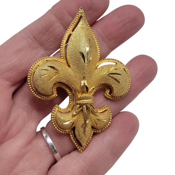 Vintage Signed CFW Gold Tone Fleur-De-Lis Brooch Pin Charles F Worth Statement - Picture 8 of 9